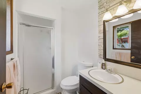 Bath - 102 Elm St, Phoenix, OR 97535 photo 1 of 2