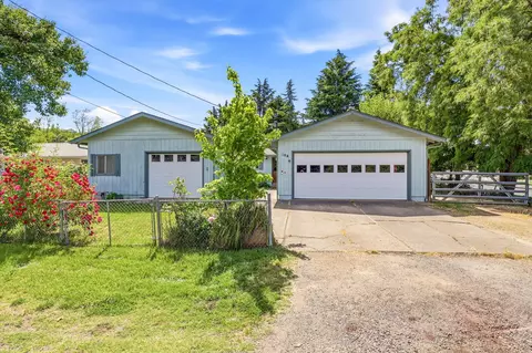 Exterior - 102 Elm St, Phoenix, OR 97535 photo 3 of 10
