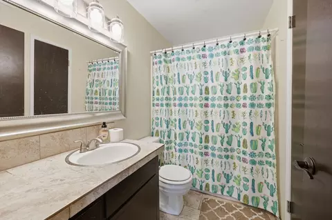 Bath - 102 Elm St, Phoenix, OR 97535 photo 2 of 2