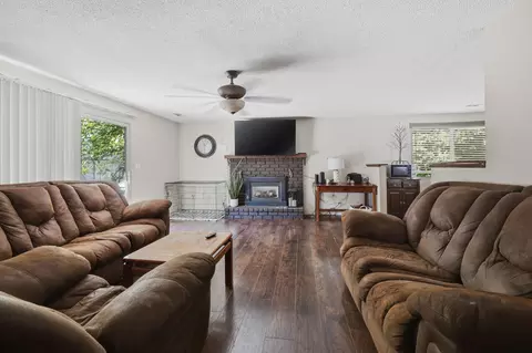 Living - 102 Elm St, Phoenix, OR 97535 photo 1 of 3