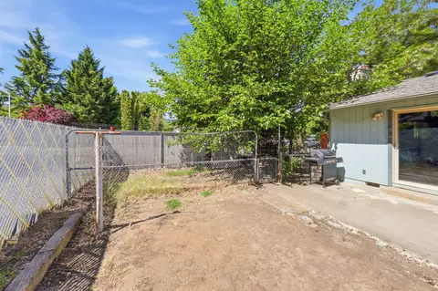 Exterior - 102 Elm St, Phoenix, OR 97535 photo 10 of 10