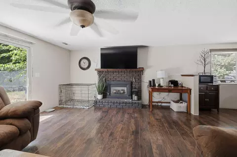 Living - 102 Elm St, Phoenix, OR 97535 photo 2 of 3