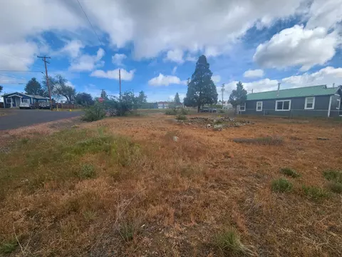 4060 Douglas Ave, Klamath Falls, OR 97601