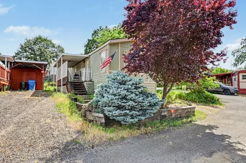 421 Stevens Rd UNIT 34, Eagle Point, OR 97524 photo 2