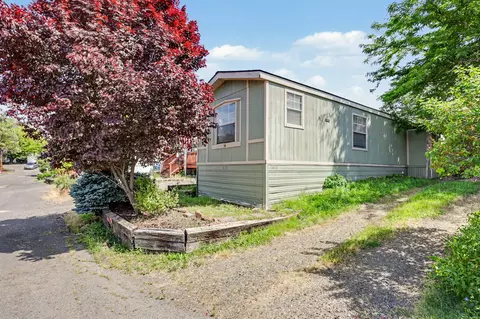 421 Stevens Rd UNIT 34, Eagle Point, OR 97524 photo 3
