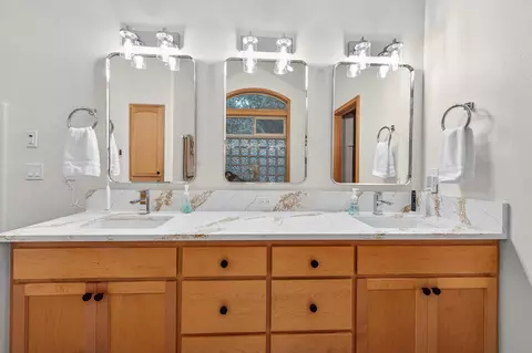 Bath - 3534 NW Mccready Dr, Bend, OR 97703 photo 5 of 9