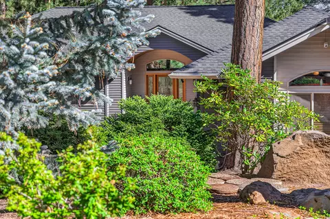 Exterior - 3534 NW Mccready Dr, Bend, OR 97703 photo 6 of 8