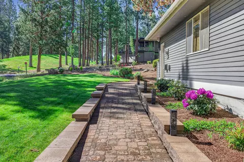 Exterior - 3534 NW Mccready Dr, Bend, OR 97703 photo 3 of 8