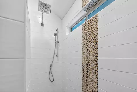Bath - 3534 NW Mccready Dr, Bend, OR 97703 photo 6 of 9