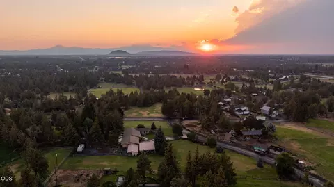 View/Area - 22539 Martee Ln, Bend, OR 97701 photo 26 of 34