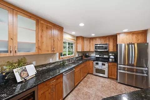 Kitchen - 22539 Martee Ln, Bend, OR 97701 photo 3 of 6