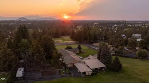 View/Area - 22539 Martee Ln, Bend, OR 97701 photo 25 of 34