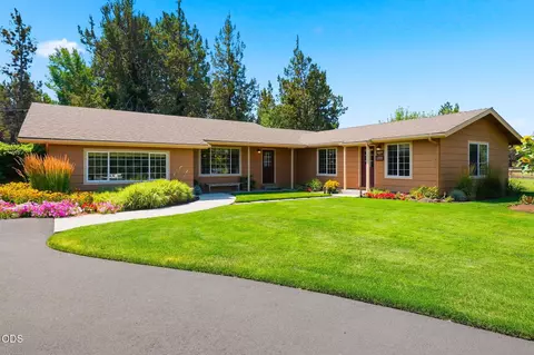 Exterior - 22539 Martee Ln, Bend, OR 97701 photo 3 of 86