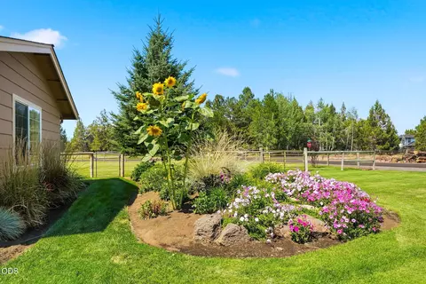 Exterior - 22539 Martee Ln, Bend, OR 97701 photo 10 of 86