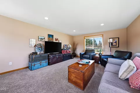 Living - 22539 Martee Ln, Bend, OR 97701 photo 7 of 9