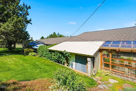 Exterior - 22539 Martee Ln, Bend, OR 97701 photo 40 of 86