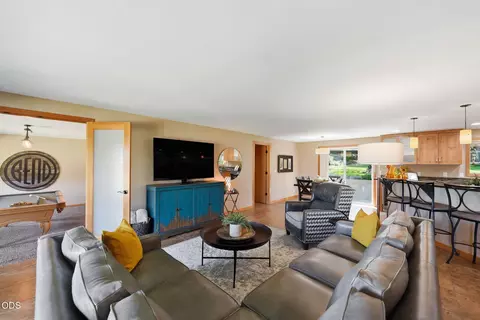 Living - 22539 Martee Ln, Bend, OR 97701 photo 2 of 9