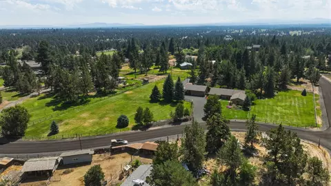 View/Area - 22539 Martee Ln, Bend, OR 97701 photo 4 of 34