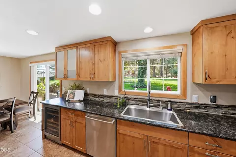 Kitchen - 22539 Martee Ln, Bend, OR 97701 photo 4 of 6