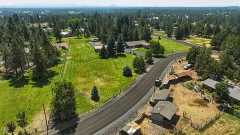 View/Area - 22539 Martee Ln, Bend, OR 97701 photo 2 of 34