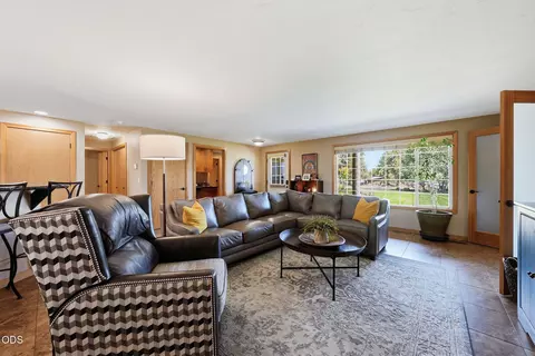 Living - 22539 Martee Ln, Bend, OR 97701 photo 4 of 9