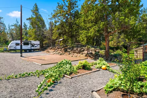 Exterior - 22539 Martee Ln, Bend, OR 97701 photo 17 of 86