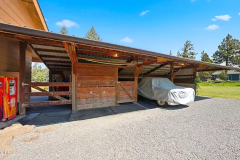 Exterior - 22539 Martee Ln, Bend, OR 97701 photo 16 of 86