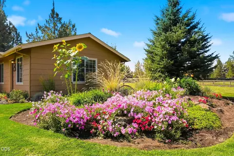 Exterior - 22539 Martee Ln, Bend, OR 97701 photo 11 of 86