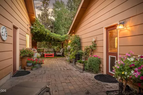 Exterior - 22539 Martee Ln, Bend, OR 97701 photo 70 of 86