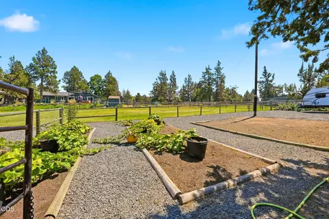 Exterior - 22539 Martee Ln, Bend, OR 97701 photo 37 of 86