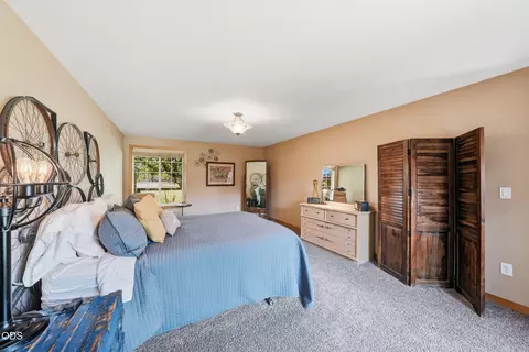 Bedroom - 22539 Martee Ln, Bend, OR 97701 photo 5 of 7