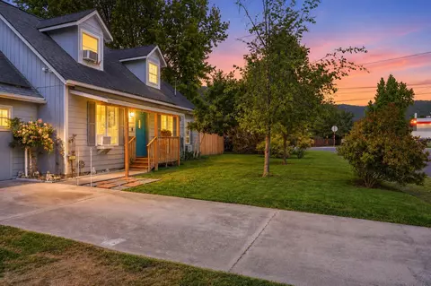 201 SW Dimmick St, Grants Pass, OR 97526