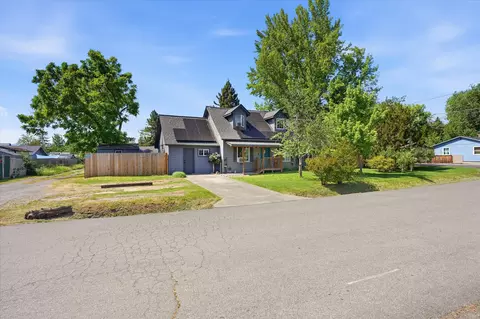 201 SW Dimmick St, Grants Pass, OR 97526