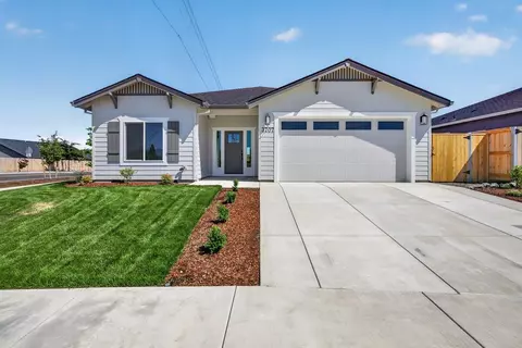 3707 Ford Dr, Medford, OR 97504