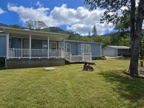235 Dearing Way, Grants Pass, OR 97527