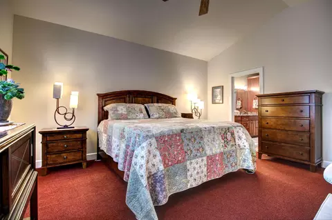 Bedroom - 33 Broken Stone Way, Eagle Point, OR 97524 photo 2 of 3