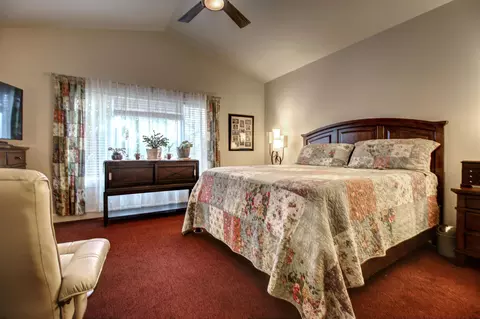 Bedroom - 33 Broken Stone Way, Eagle Point, OR 97524 photo 3 of 3