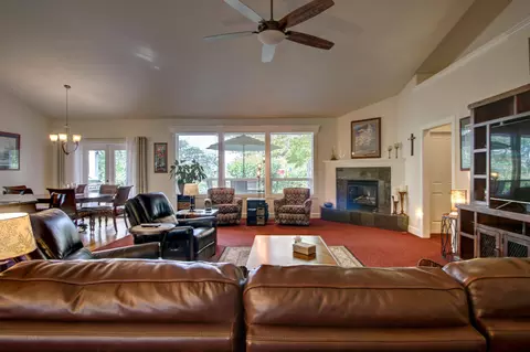 Living - 33 Broken Stone Way, Eagle Point, OR 97524 photo 2 of 3