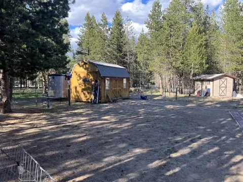 53506 Day Rd, La Pine, OR 97739