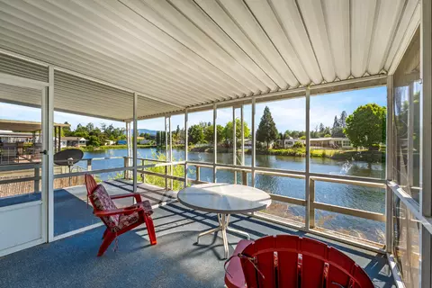 286 Lakeview Dr, Grants Pass, OR 97526
