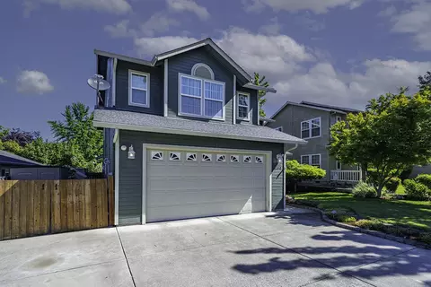3464 Poppywoods Dr, Medford, OR 97504