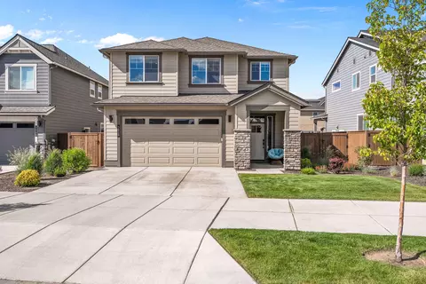 3010 NE Nipper Dr, Bend, OR 97701