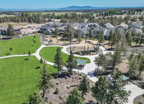 View/Area - 3010 NE Nipper Dr, Bend, OR 97701 photo 4 of 11