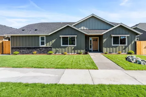 2812 SW Elmer Nelson Ln, Grants Pass, OR 97527