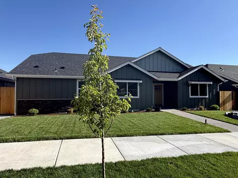 2812 SW Elmer Nelson Ln, Grants Pass, OR 97527