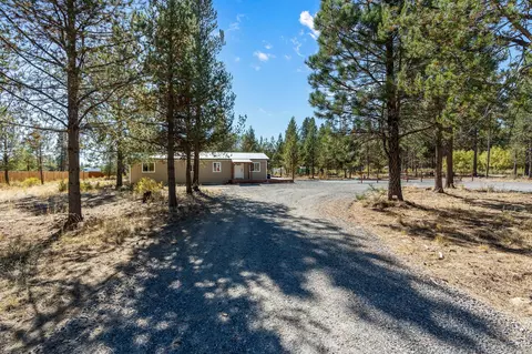 102 Hackett Dr, La Pine, OR 97739 photo 3