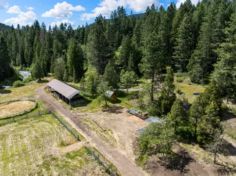 Exterior - 25232 Highway 140, Eagle Point, OR 97524 photo 11 of 13