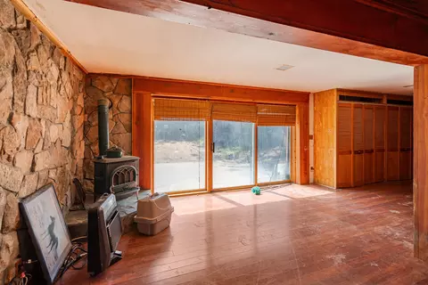 Living - 25232 Highway 140, Eagle Point, OR 97524 photo 2 of 2