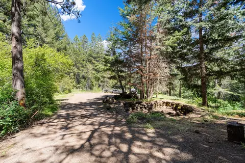 Exterior - 25232 Highway 140, Eagle Point, OR 97524 photo 4 of 13