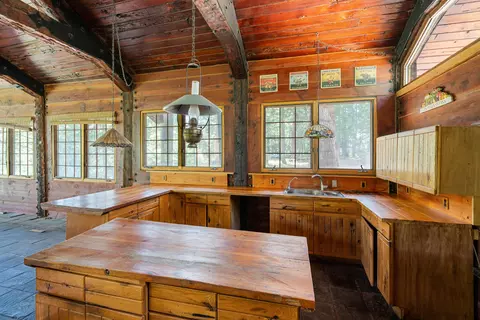 Kitchen - 25232 Highway 140, Eagle Point, OR 97524 photo 1 of 2